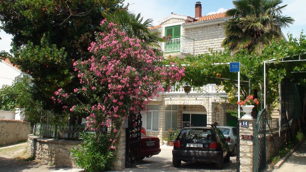 Apartments Milka Vodice Kültér fotó